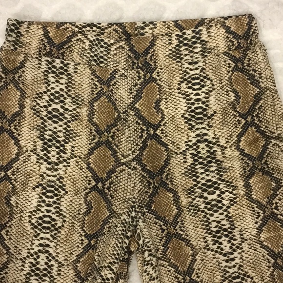 Soft and Slick Snakeskin Legging 3x Host Pick!🎉🔥 - Picture 2 of 7